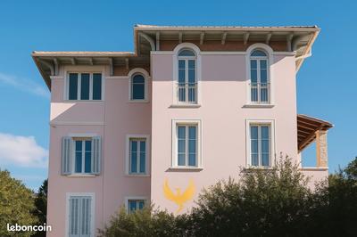 Maison - 220 m² - 7 pièces