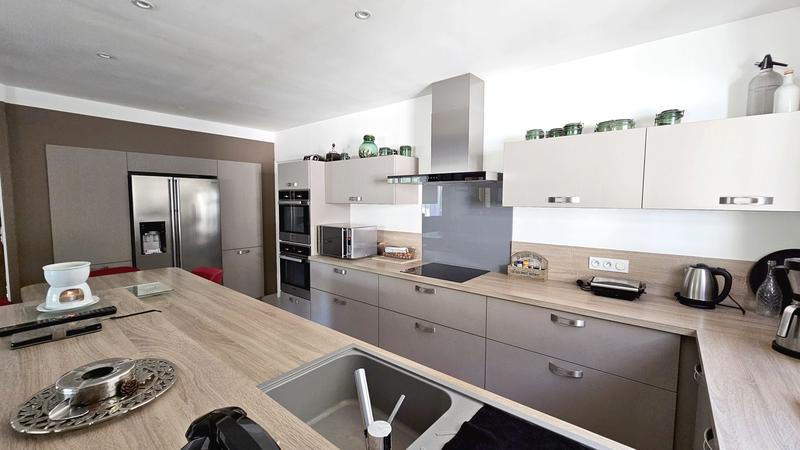 Villa - 196 m² - 6 pièces