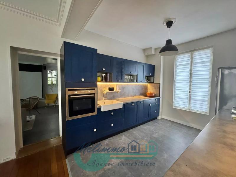 Maison - 165 m² - 9 pièces