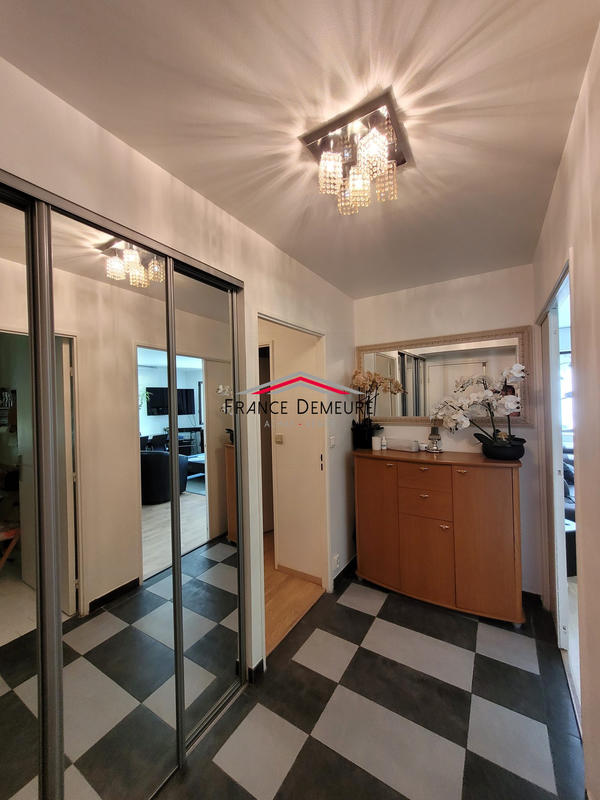 Appartement - 82 m² - 4 pièces