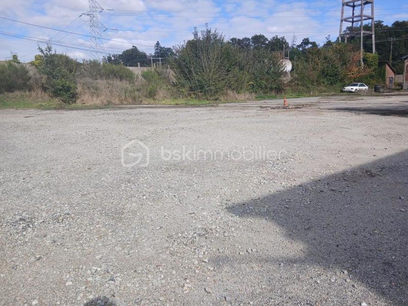 Terrain industriel - 1 200 m²