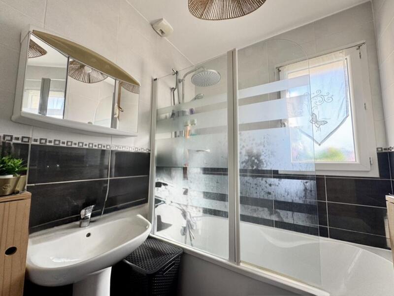 Maison - 95 m² - 5 pièces