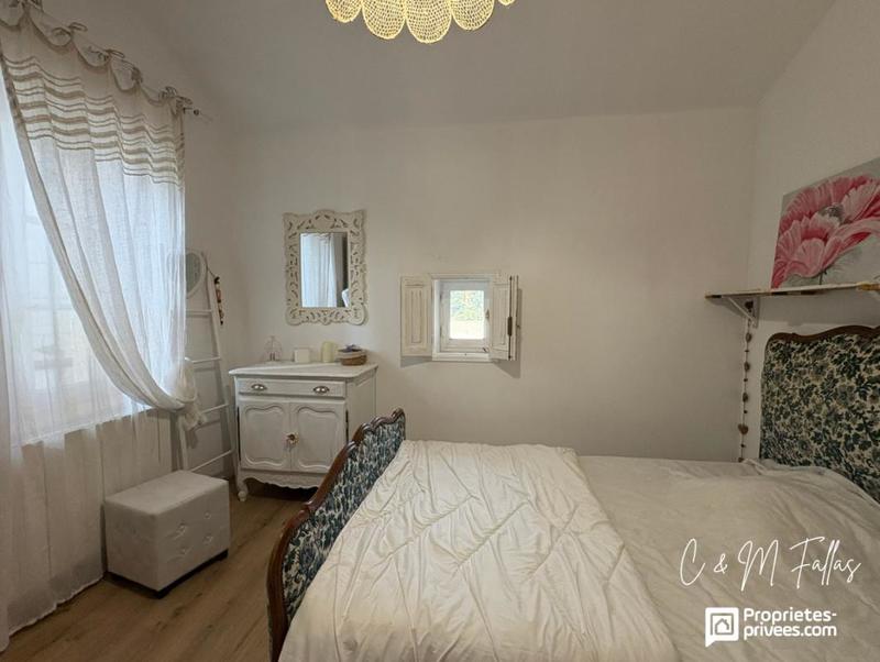 Maison - 205 m² - 9 pièces