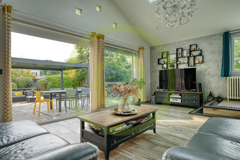 Maison - 233 m² - 9 pièces