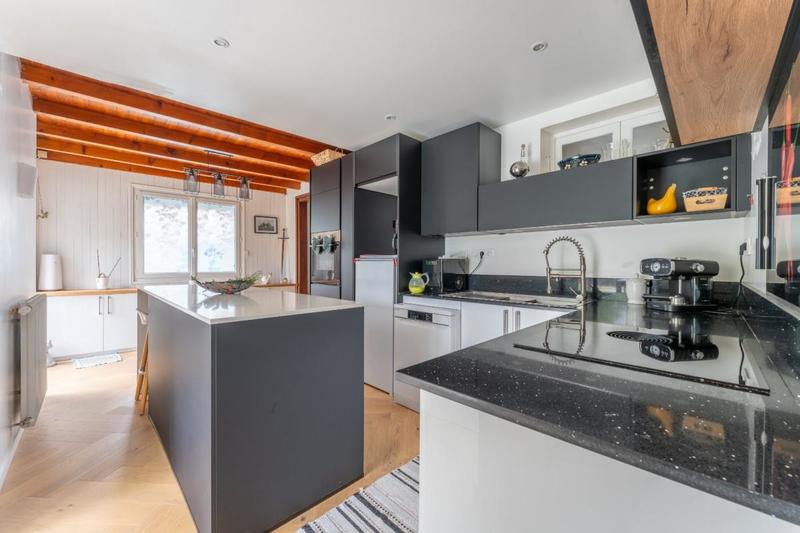 Villa - 187 m² - 9 pièces