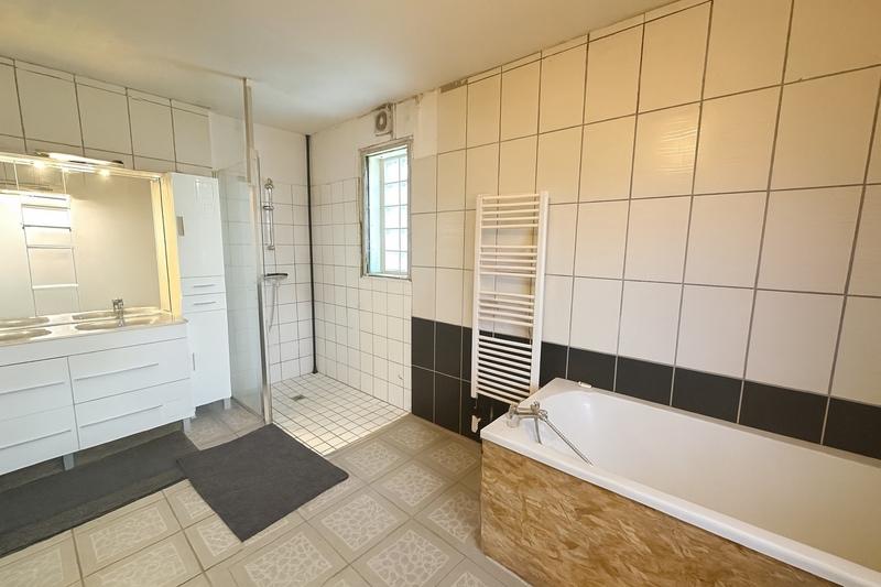 Maison - 121 m² - 6 pièces