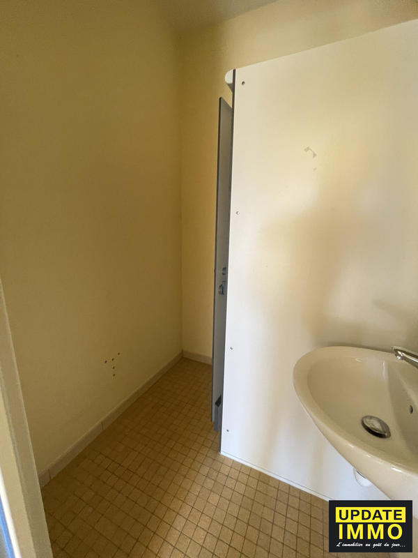 Entrepôt - 4 679 m²