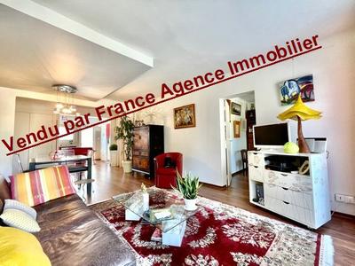Appartement - 80 m² - 4 pièces
