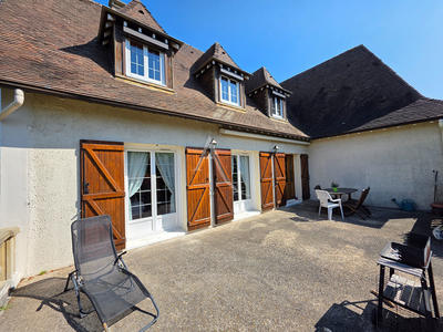 Maison - 207 m² - 7 pièces