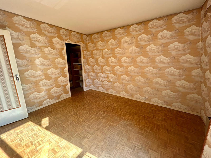 Maison - 99 m² - 6 pièces