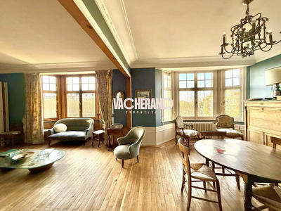 Appartement - 166 m² - 6 pièces