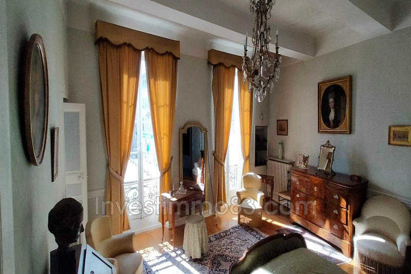 Maison - 335 m² - 15 pièces