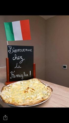 La Famiglia    Pizzas