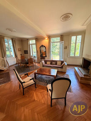 Maison - 200 m² - 7 pièces