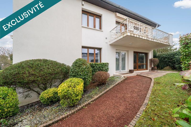 Maison - 195 m² - 8 pièces