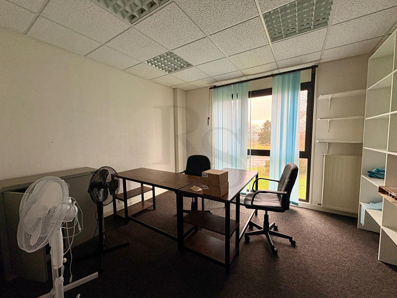 Bureau - 131 m² - 7 pièces