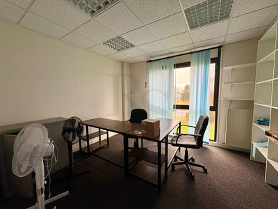 Bureau - 131 m² - 7 pièces