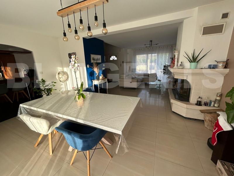 Maison traditionnelle - 151 m² - 5 pièces