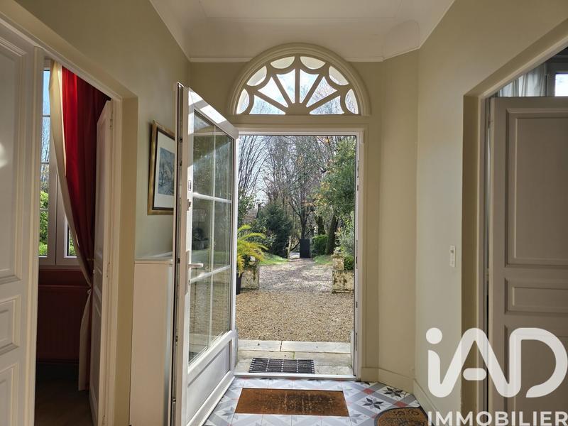 Maison - 250 m² - 10 pièces