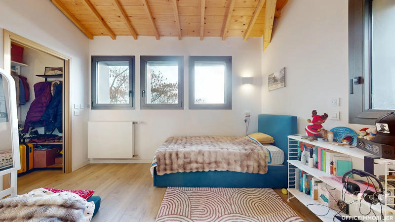 Maison - 233 m² - 7 pièces