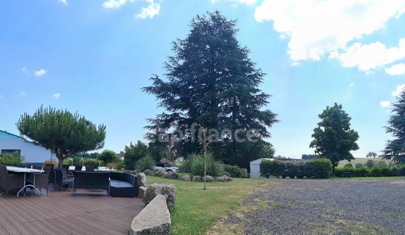 Propriété - 1 100 m² - 16 pièces