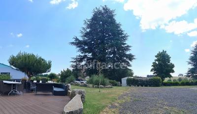 Propriété - 1 100 m² - 16 pièces