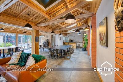 Propriété - 417 m² - 20 pièces