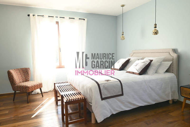 Maison - 200 m² - 8 pièces