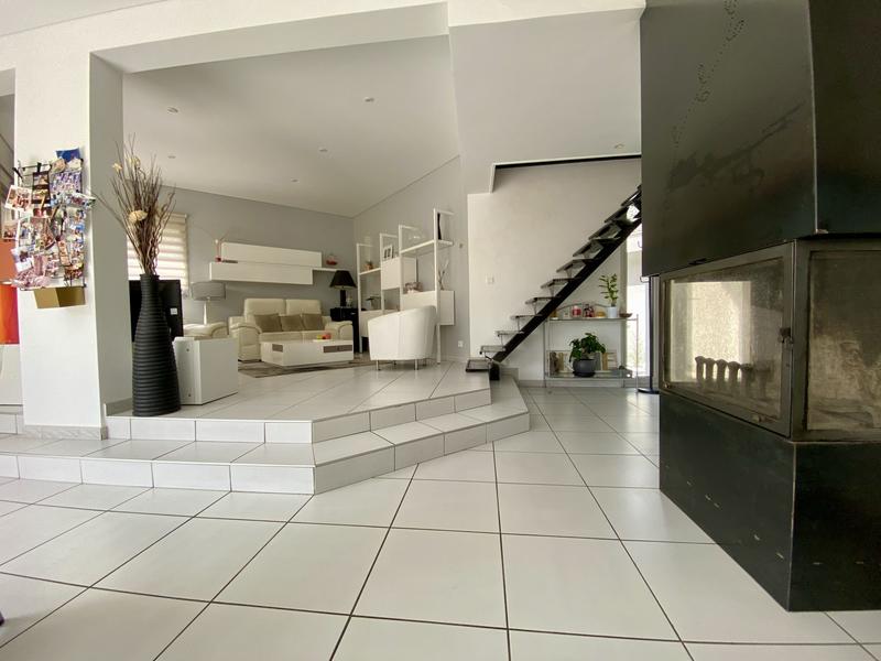 Maison contemporaine - 370 m² - 6 pièces