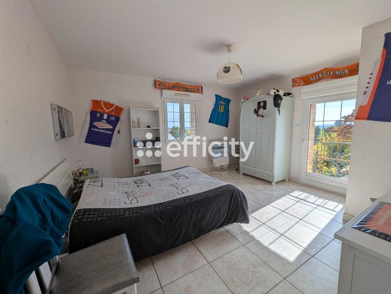 Maison - 240 m² - 10 pièces