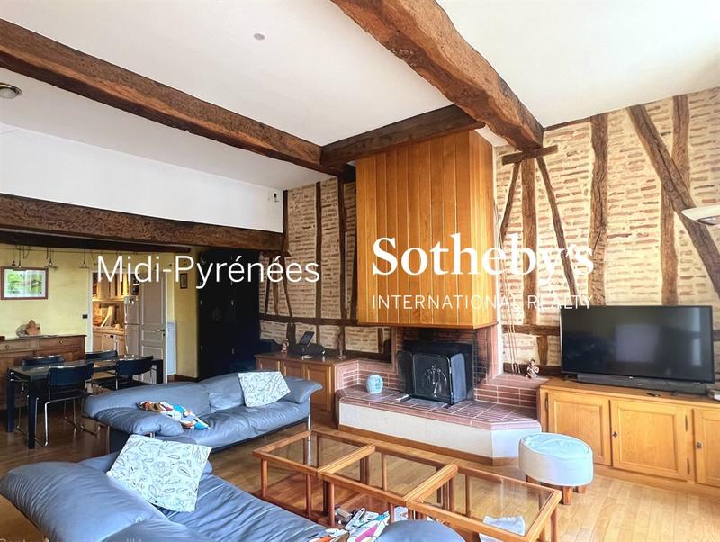 Maison - 377 m² - 12 pièces