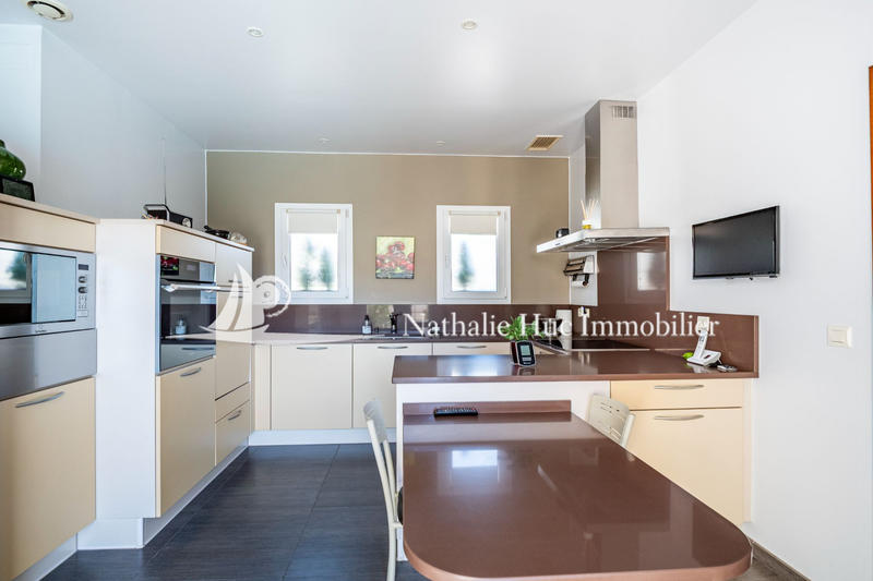 Maison - 204 m² - 7 pièces