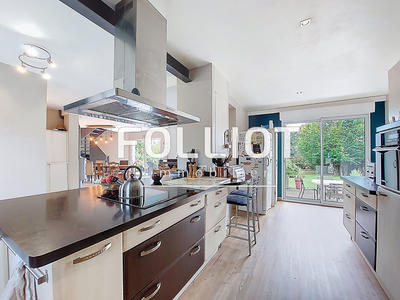 Maison - 201 m² - 7 pièces