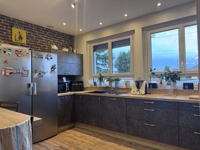 Maison - 180 m² - 8 pièces