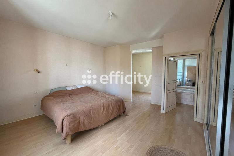 Maison - 220 m² - 7 pièces