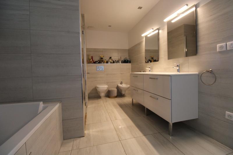 Maison contemporaine - 241 m² - 8 pièces