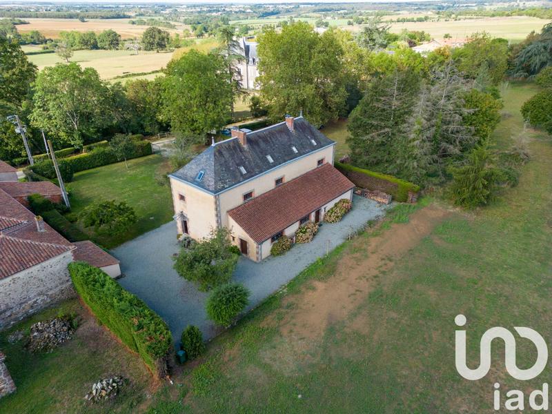 Maison - 310 m² - 12 pièces