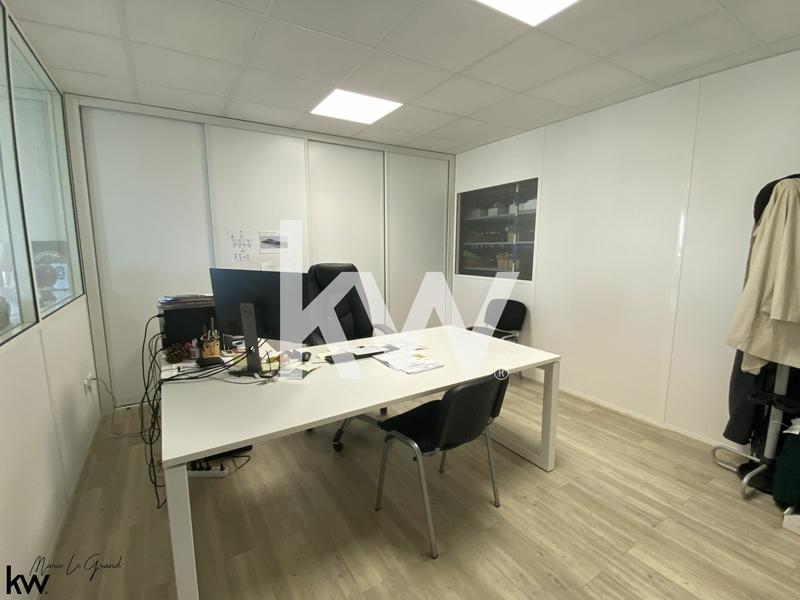 Magasins - 1 200 m²