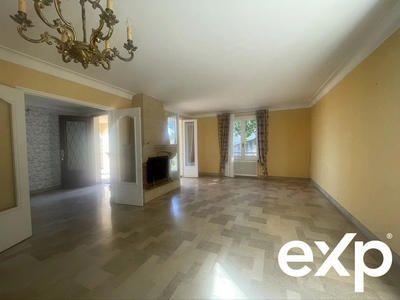 Maison - 228 m² - 9 pièces