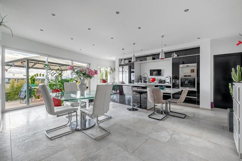 Villa - 290 m² - 10 pièces