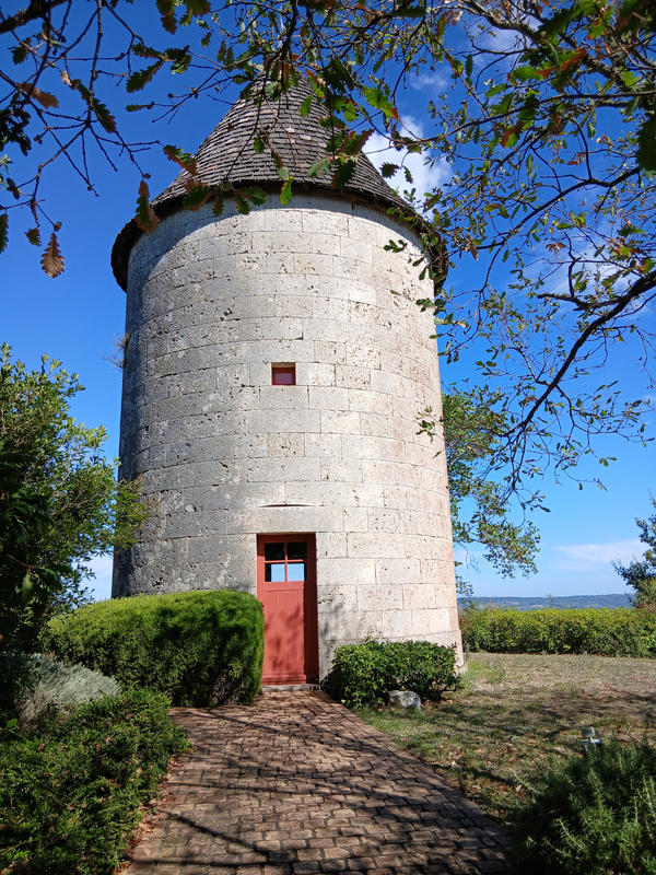 Maison - 785 m² - 15 pièces