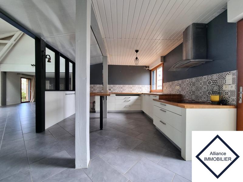 Maison - 215 m² - 8 pièces