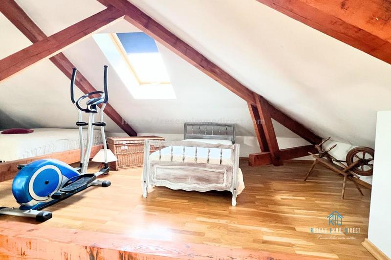 Maison traditionnelle - 222 m² - 7 pièces