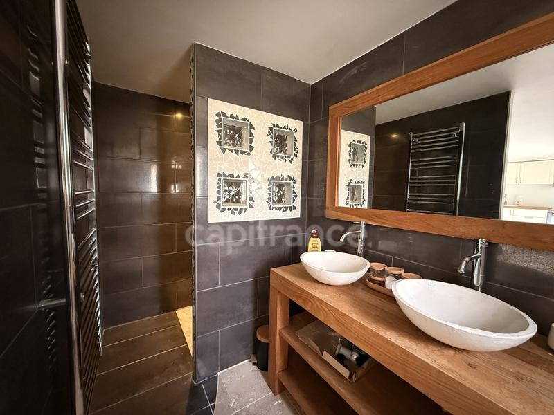 Maison - 280 m² - 7 pièces