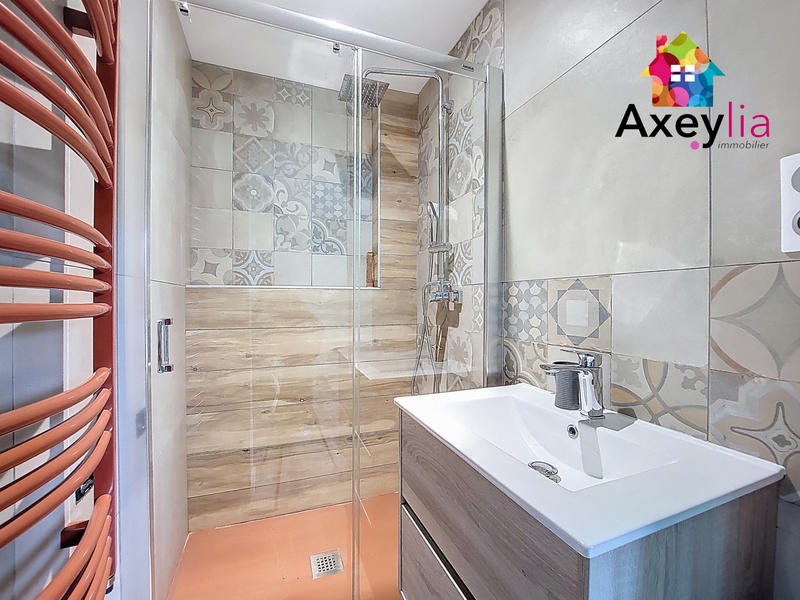 Maison - 240 m² - 10 pièces