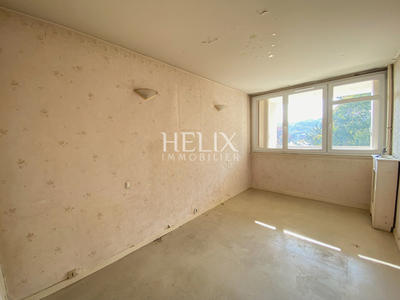 Appartement - 85 m² - 5 pièces