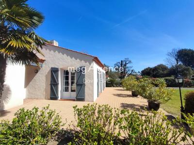 Maison traditionnelle - 167 m² - 8 pièces