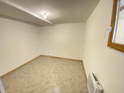 Studio - 85 m² - 4 pièces