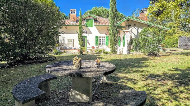 Propriété - 500 m² - 22 pièces