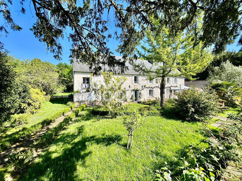 Maison - 252 m² - 8 pièces